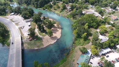 SPRING RIVER: Riverside Resort with approx. 800 ft. of Spring - photo 5