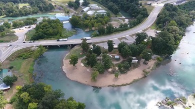 SPRING RIVER: Riverside Resort with approx. 800 ft. of Spring - photo 7