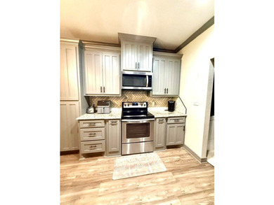 Spectacular hilltop home in Hide A Way Bay. Enjoy the split - photo 4