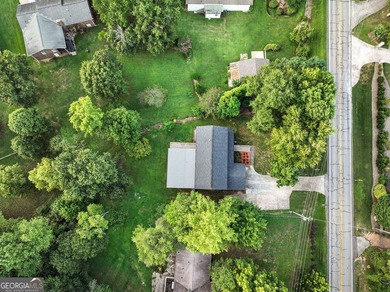 Fully remodeled and move-in ready, this impressive 5-bedroom, 3 - photo 2