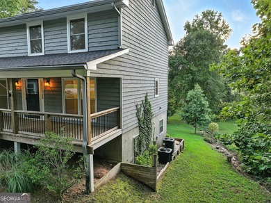 Fully remodeled and move-in ready, this impressive 5-bedroom, 3 - photo 9
