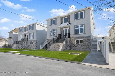 435 Brighton St. is the serene setting for this absolutely - photo 6