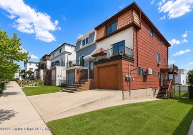 Welcome to this beautifully renovated, oversized semi-attached - photo 3