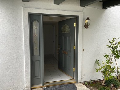 Welcome to the beautiful Bluffs, a coveted neighborhood nestled - photo 2
