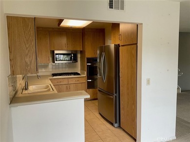 Welcome to the beautiful Bluffs, a coveted neighborhood nestled - photo 4