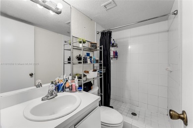 Charming Remodeled Kitchen, 2 bedroom & 2 bathroom, Shutters