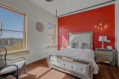Elevated urban sophistication awaits in the heart of downtown - photo 6