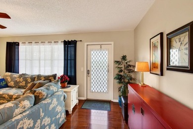 Location, location, location! Impeccable turnkey 1-bedroom, 1 - photo 8