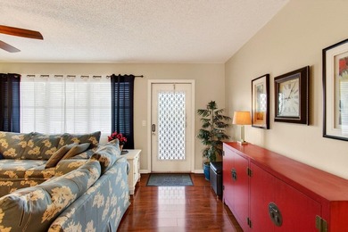 Location, location, location! Impeccable turnkey 1-bedroom, 1 - photo 9
