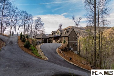 Picture perfect best describes this beautifully appointed, fully - photo 1