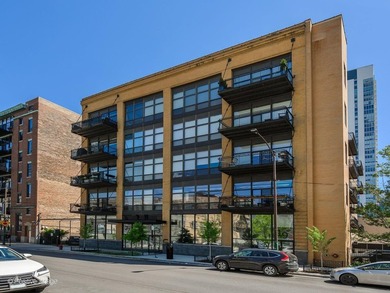 SOARING CEILINGS. EXPOSED BRICK. TRUE WEST LOOP PENTHOUSE LIVING - photo 1
