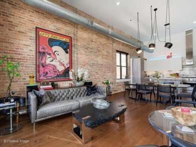 SOARING CEILINGS. EXPOSED BRICK. TRUE WEST LOOP PENTHOUSE LIVING - photo 5