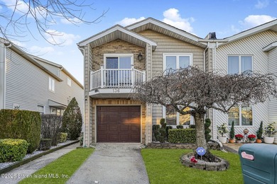 Beautiful extra-large single-family semi that offers the space - photo 1