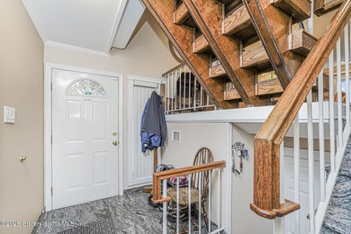 Beautiful extra-large single-family semi that offers the space - photo 4