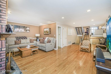 Beautiful extra-large single-family semi that offers the space - photo 5