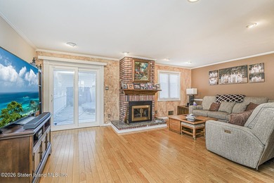 Beautiful extra-large single-family semi that offers the space - photo 7