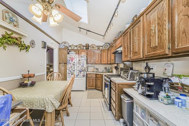 Beautiful extra-large single-family semi that offers the space - photo 9