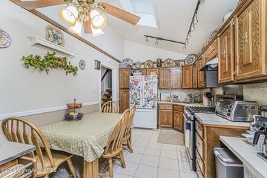 Beautiful extra-large single-family semi that offers the space - photo 10