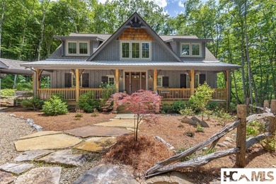 Thoughtfully built by renowned Ferncreek Builders, this - photo 1