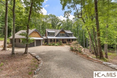 Thoughtfully built by renowned Ferncreek Builders, this - photo 2