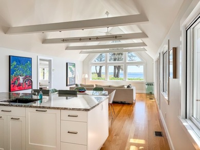 Breathtaking property at the tip of a prominent peninsula on - photo 4