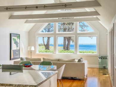 Breathtaking property at the tip of a prominent peninsula on - photo 5