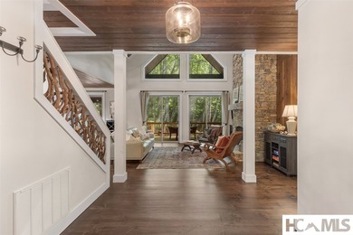 Thoughtfully built by renowned Ferncreek Builders, this - photo 5