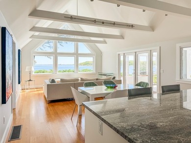 Breathtaking property at the tip of a prominent peninsula on - photo 6