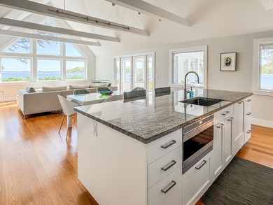 Breathtaking property at the tip of a prominent peninsula on - photo 7