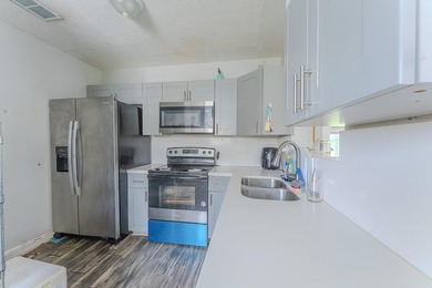 Spacious 3-bedroom, 2-bath home on a rare double lot in Miramar! - photo 14