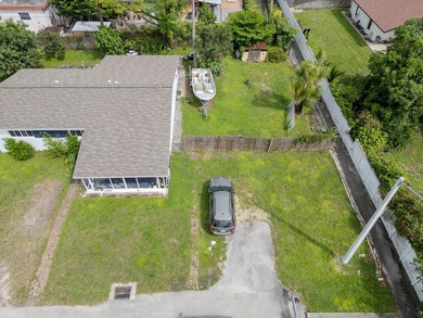 Spacious 3-bedroom, 2-bath home on a rare double lot in Miramar! - photo 23