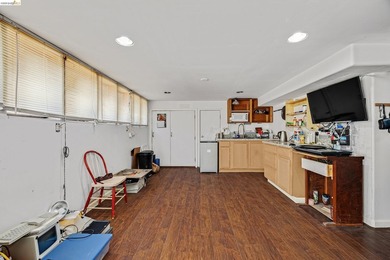 Charming Turn-of-the-Century Opportunity in Point Richmond! - photo 24