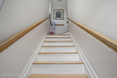 Welcome to this stunning and meticulously maintained 6-over-6 - photo 5