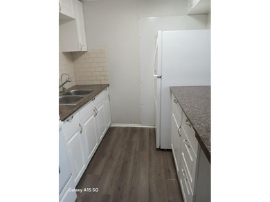 Great income-generating opportunity in a prime location! This - photo 33