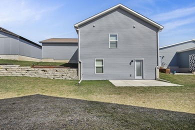 Sunlit, zero-entry living paired with a welcoming front porch - photo 33