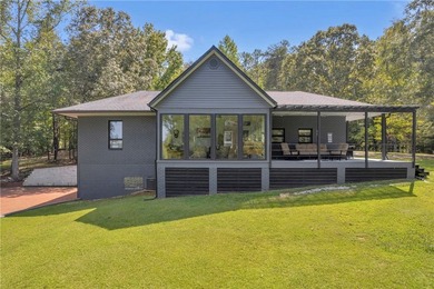 Lake Home For Sale in Hartwell, South Carolina
