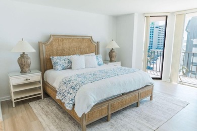 This newly remodeled and beautifully maintained 3-bedroom with - photo 7