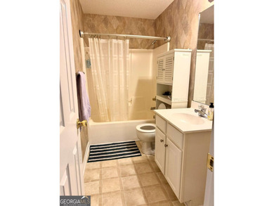 Welcome to this private home tucked in the River North Golf - photo 11