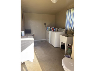 Cute 2 bedroom 1 bath with a mature landscape. Plenty of room - photo 29