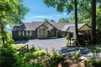 Set within the prestigious Meadow Ridge section of Lake Toxaway - photo 1