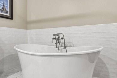 Located on a scenic and quiet cul-de-sac, this 2 story all brick - photo 50