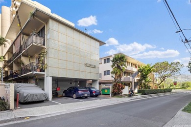 Rarely available apartment building in Waikiki, offering strong - photo 2