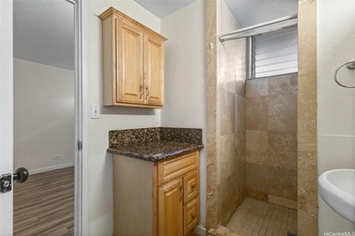 Rarely available apartment building in Waikiki, offering strong - photo 6