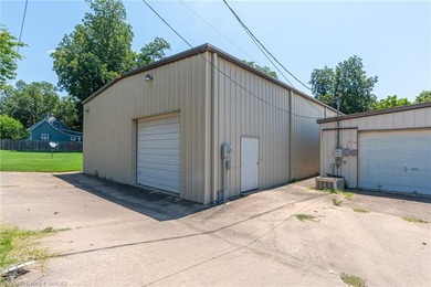 3200 SQ foot, Heated and Cooled commercial building, with Great - photo 11
