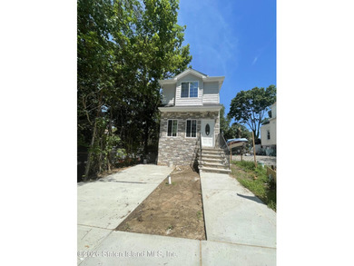 A unique gem! Gorgeous 2 family new construction. This - photo 2