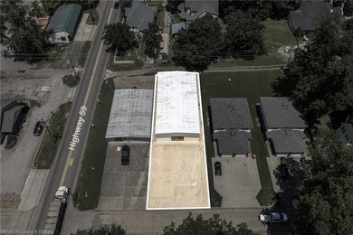3200 SQ foot, Heated and Cooled commercial building, with Great - photo 13