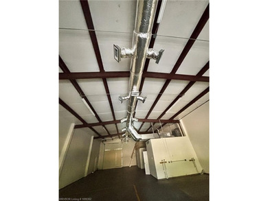 3200 SQ foot, Heated and Cooled commercial building, with Great - photo 15