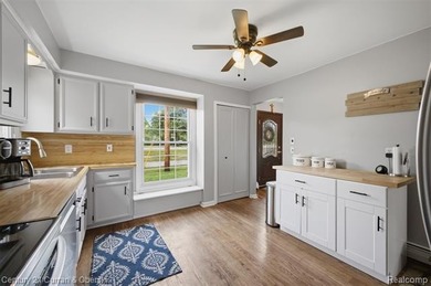 Charming Colonial nestled on a beautifully tree lot, plus an - photo 17