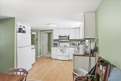 Investors and savvy buyers take notice! This clean, efficient - photo 18