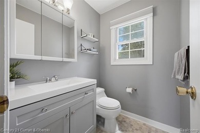 Charming Colonial nestled on a beautifully tree lot, plus an - photo 18